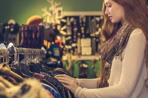 تطورت إصدارات مختلفة على مر السنين